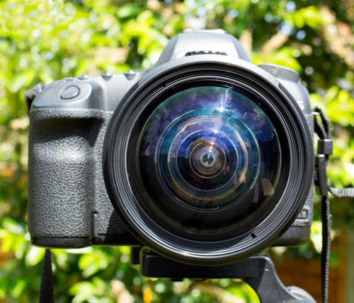 Full frame DSLR camera